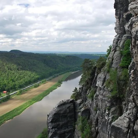 Pillnitz Castle View * Dresde