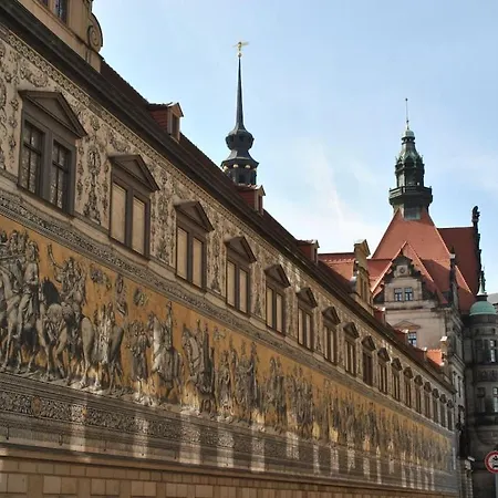 Pillnitz Castle View *