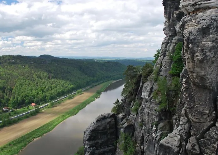 Pillnitz Castle View * دريسدن